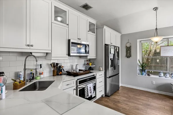 $1,900 | 5213 Winding Brook Drive, Dickinson, TX 77539