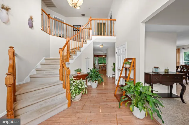 a view of entryway and hall