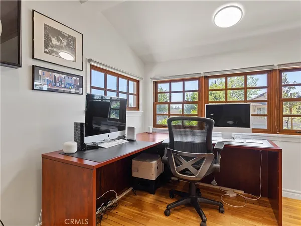 $1,699,996 | 1012 North Sunset Canyon Drive, Burbank, CA 91504