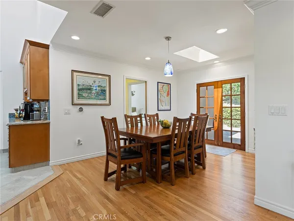 $1,699,996 | 1012 North Sunset Canyon Drive, Burbank, CA 91504