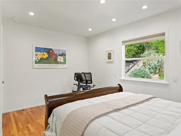 $1,699,996 | 1012 North Sunset Canyon Drive, Burbank, CA 91504