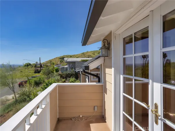 $1,699,996 | 1012 North Sunset Canyon Drive, Burbank, CA 91504