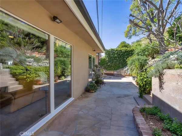 $1,699,996 | 1012 North Sunset Canyon Drive, Burbank, CA 91504