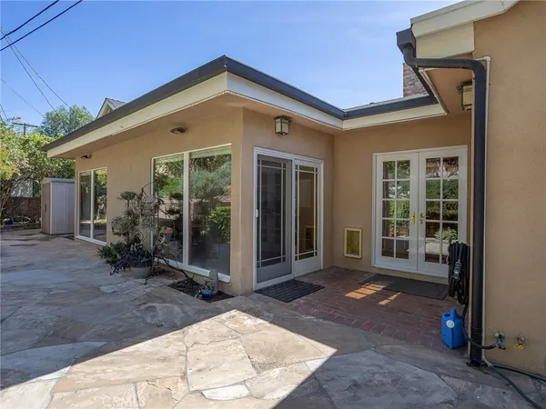 $1,699,996 | 1012 North Sunset Canyon Drive, Burbank, CA 91504