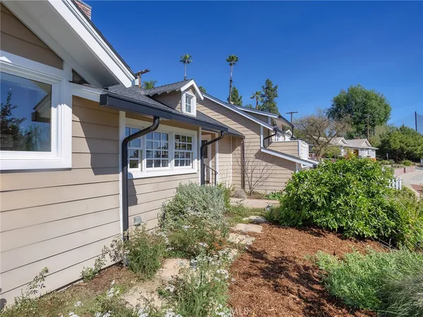 $1,699,996 | 1012 North Sunset Canyon Drive, Burbank, CA 91504