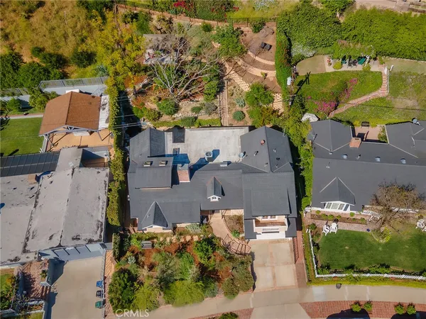 $1,699,996 | 1012 North Sunset Canyon Drive, Burbank, CA 91504