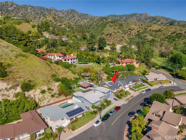 $1,699,996 | 1012 North Sunset Canyon Drive, Burbank, CA 91504