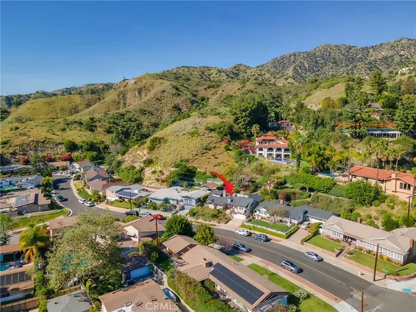 $1,699,996 | 1012 North Sunset Canyon Drive, Burbank, CA 91504