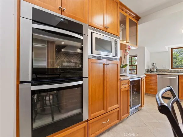 $1,699,996 | 1012 North Sunset Canyon Drive, Burbank, CA 91504
