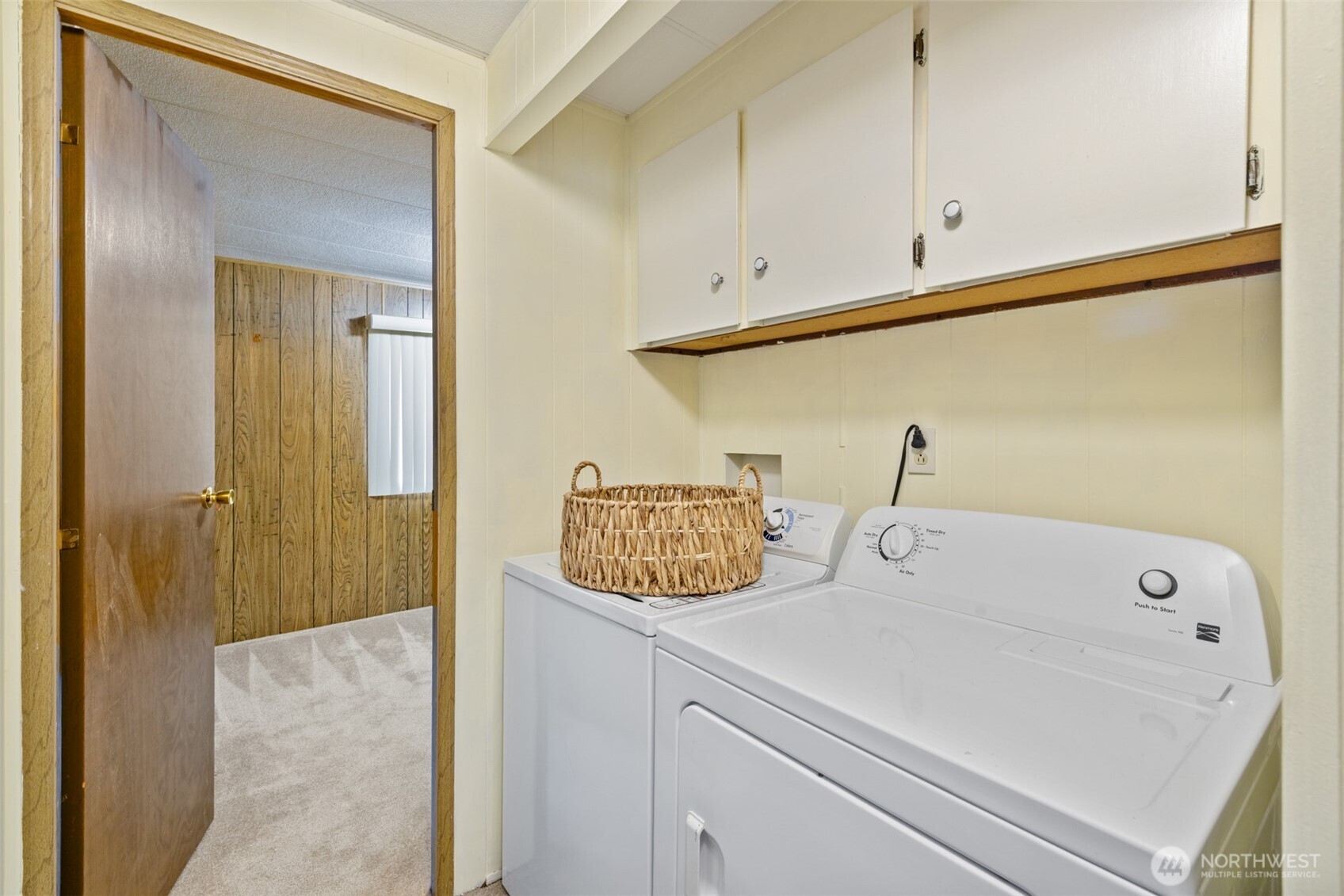 11 Juniper Mobile Estate Sequim, WA 98382 - Photo 18 of 31 a bathroom with a bathtub and shower