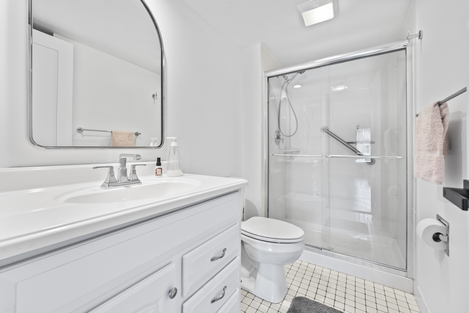 11138 Center Road, Unit D22 Palos Hills, IL 60465 - Photo 16 of 21 a bathroom with a sink toilet and shower