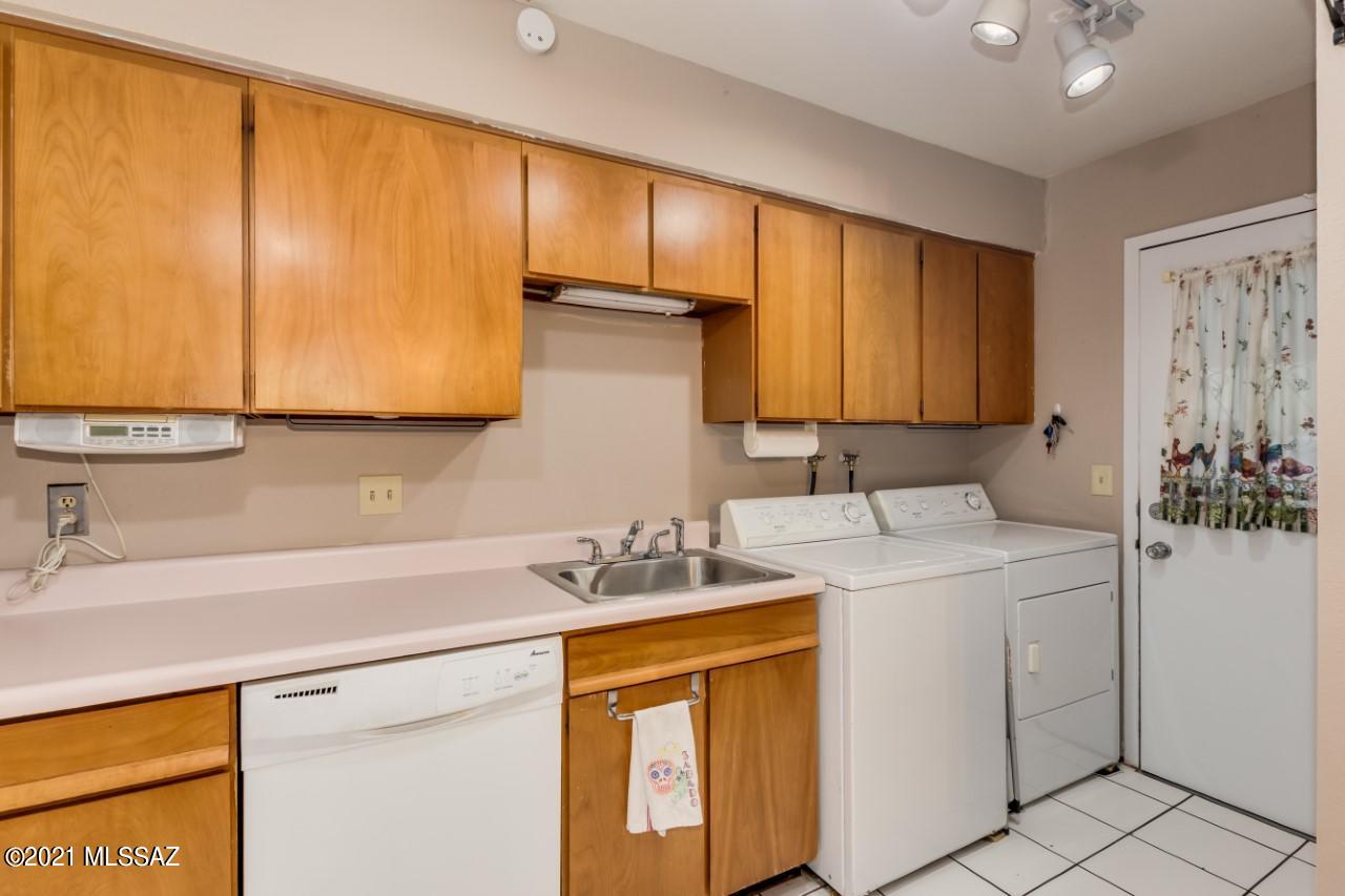 2755 West Anklam Road, Unit D Tucson, AZ 85745 - Photo 5 of 19