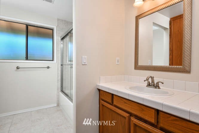 9618 122nd Avenue Southeast Renton, WA 98056 - Photo 15 of 25 Gallery Image 15