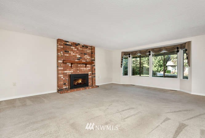 9618 122nd Avenue Southeast Renton, WA 98056 - Photo 3 of 25 Gallery Image 3