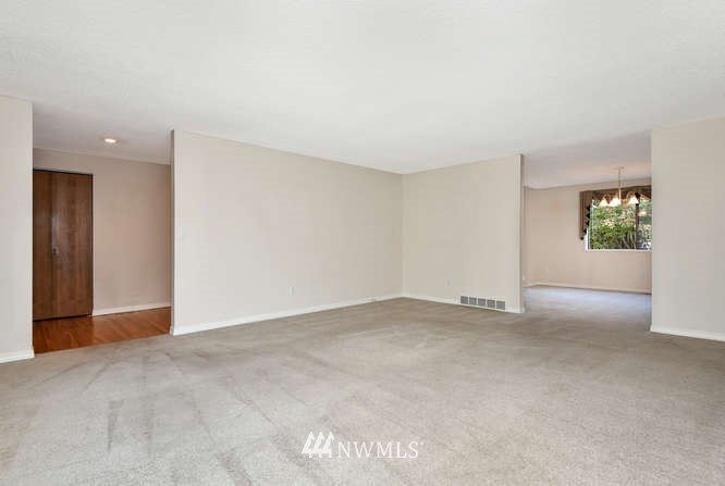 9618 122nd Avenue Southeast Renton, WA 98056 - Photo 5 of 25 Gallery Image 5