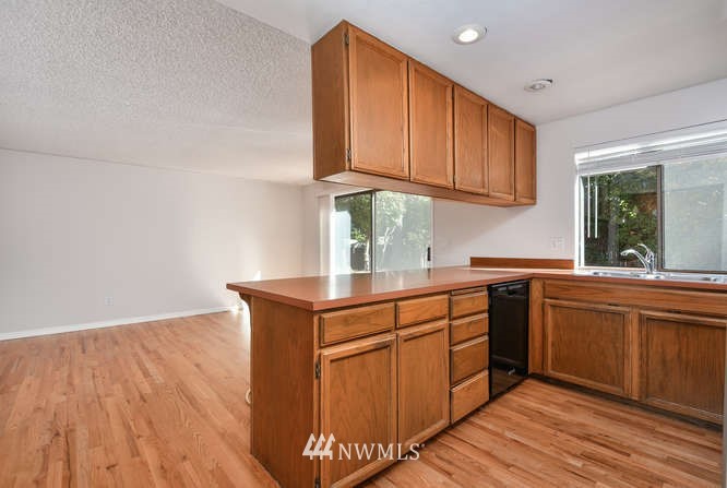 9618 122nd Avenue Southeast Renton, WA 98056 - Photo 7 of 25 Gallery Image 7