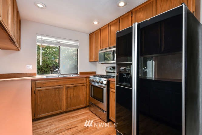 9618 122nd Avenue Southeast Renton, WA 98056 - Photo 8 of 25 Gallery Image 8