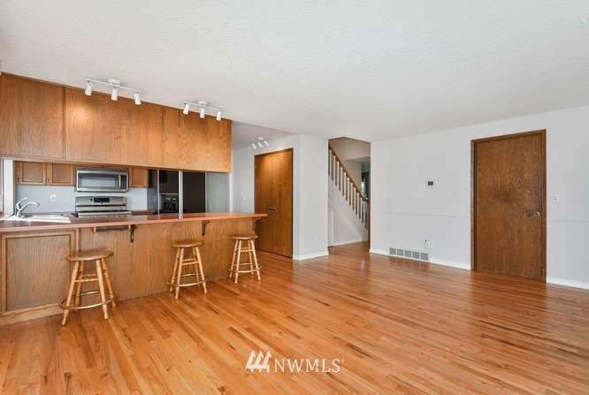 9618 122nd Avenue Southeast Renton, WA 98056 - Photo 10 of 25 Gallery Image 10