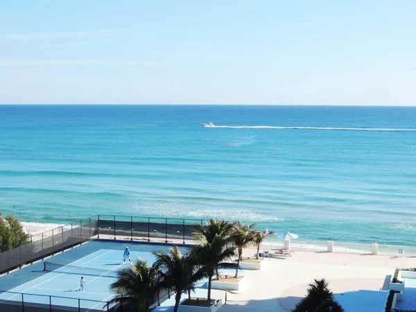 $8,000 | 3546 South Ocean Boulevard, Unit 826, South Palm Beach, FL 33480