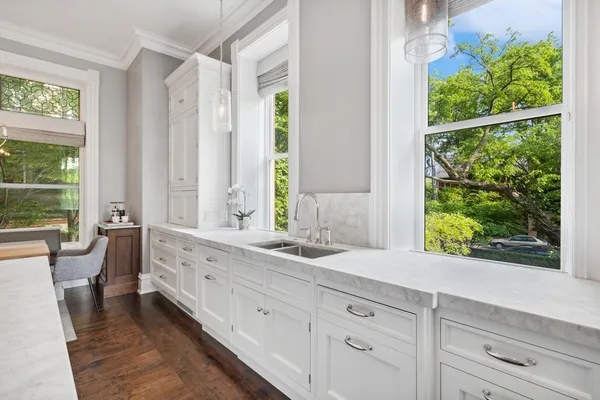 a view of entryway with washer and dryer