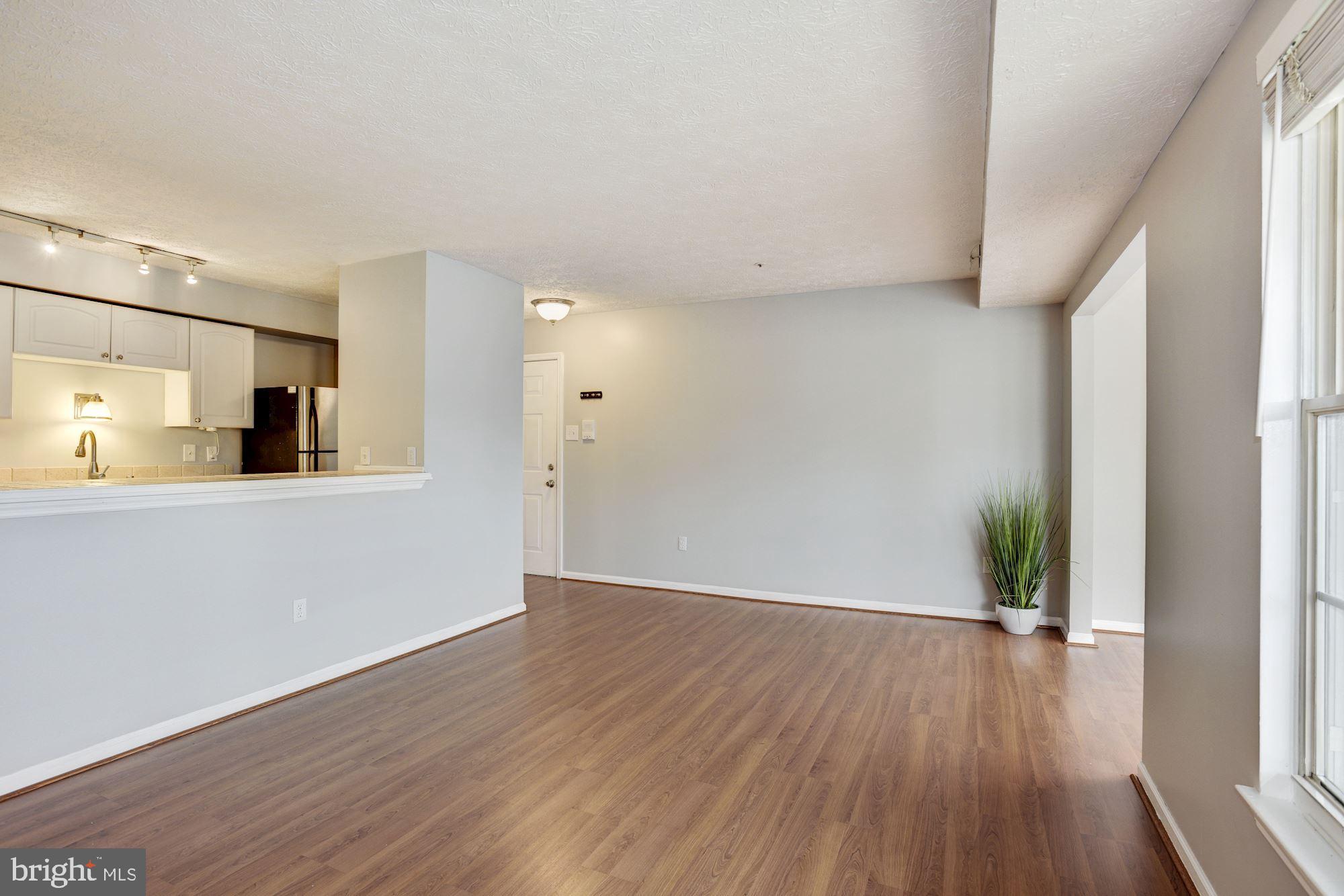 857 Deering Road, Unit 9E Pasadena, MD 21122 - Photo 3 of 18 Living Room