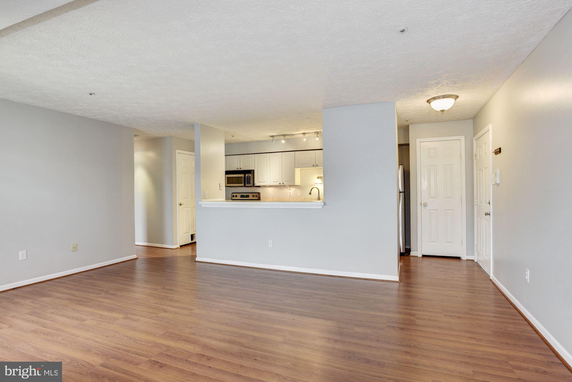 857 Deering Road, Unit 9E Pasadena, MD 21122 - Photo 4 of 18 Living Room | Main Entrance