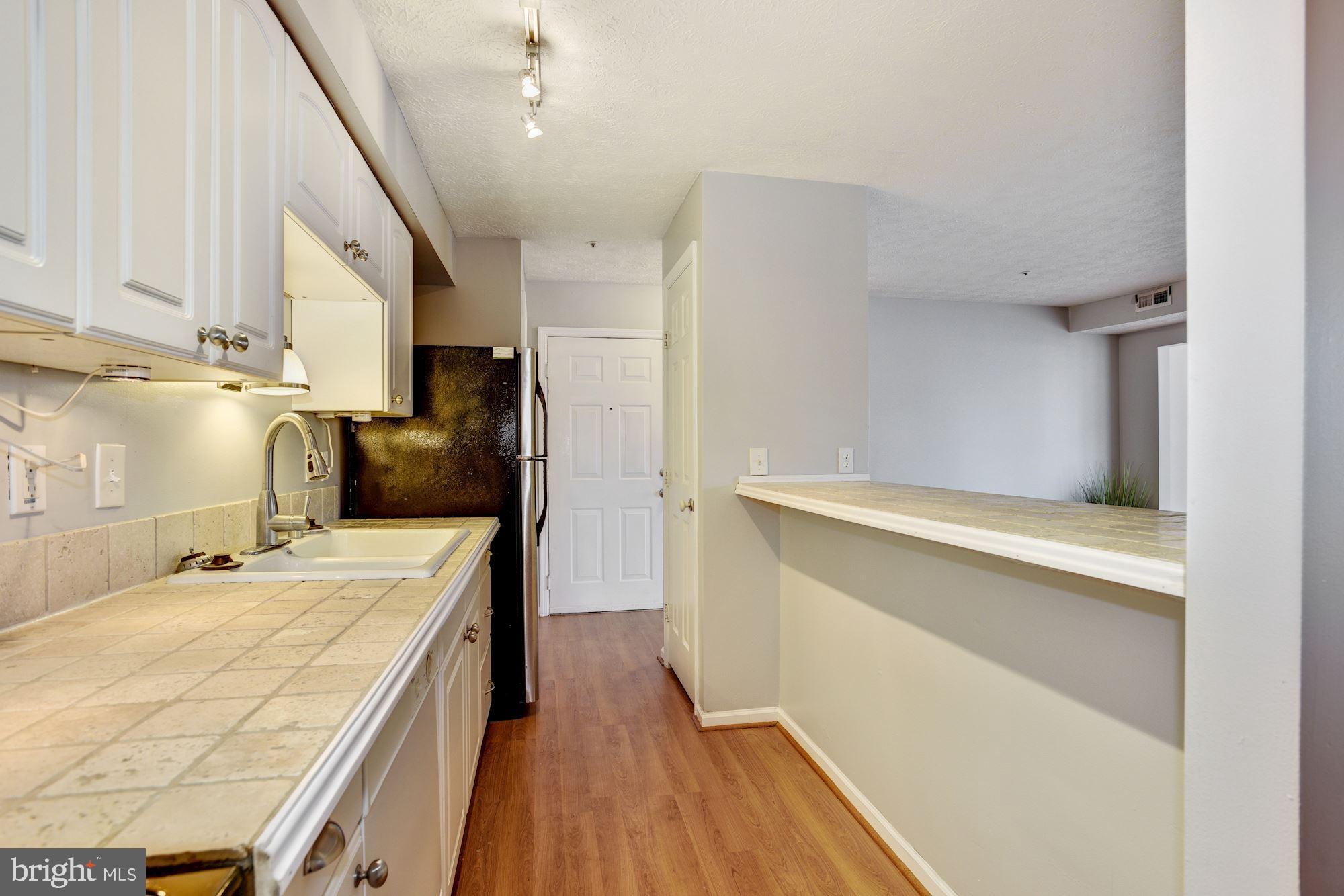 857 Deering Road, Unit 9E Pasadena, MD 21122 - Photo 6 of 18 Kitchen