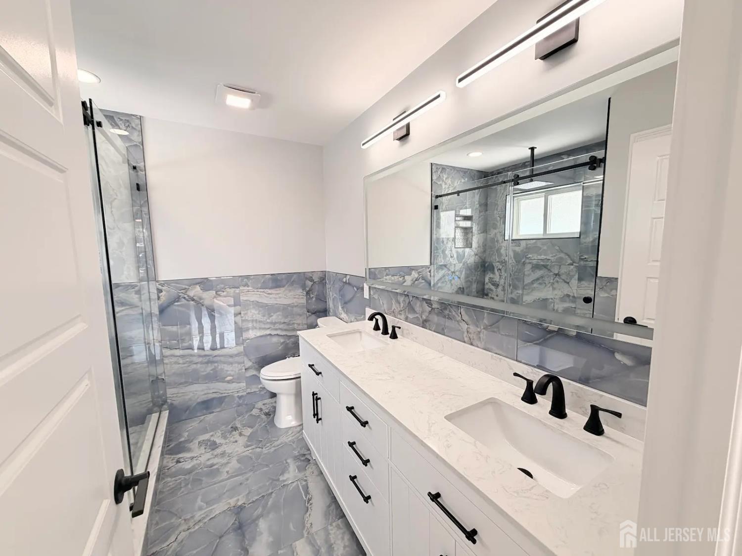 40 Foyer Street Edison, NJ 08817 - Photo 6 of 12 a bathroom with a sink double vanity and a tub