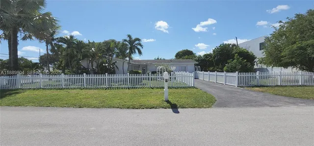 $3,995 | 200 Northwest 9th Street, Boca Raton, FL 33432