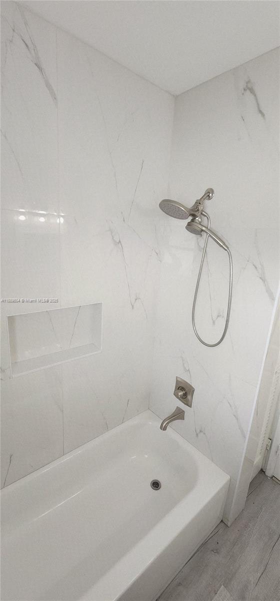 200 Northwest 9th Street Boca Raton, FL 33432 - Photo 14 of 61 a bathroom with a tub