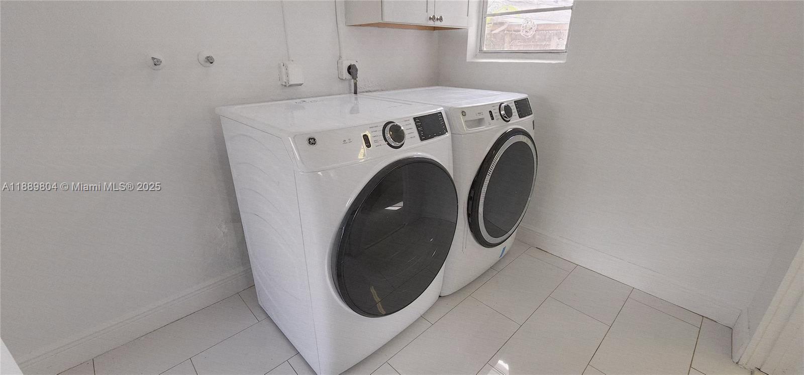 200 Northwest 9th Street Boca Raton, FL 33432 - Photo 39 of 61 a utility room with dryer and washer