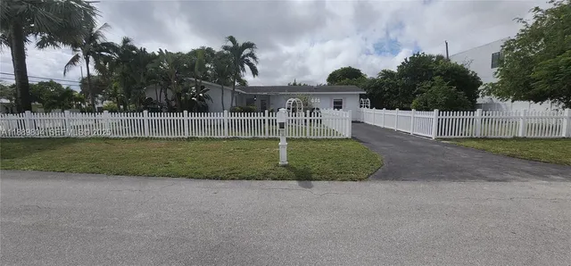 $3,995 | 200 Northwest 9th Street, Boca Raton, FL 33432