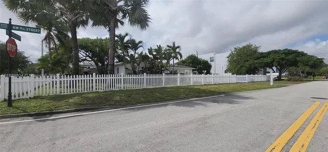 $3,995 | 200 Northwest 9th Street, Boca Raton, FL 33432