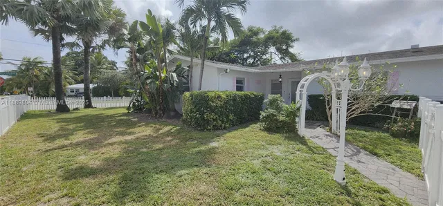 $3,995 | 200 Northwest 9th Street, Boca Raton, FL 33432