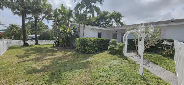 $3,995 | 200 Northwest 9th Street, Boca Raton, FL 33432