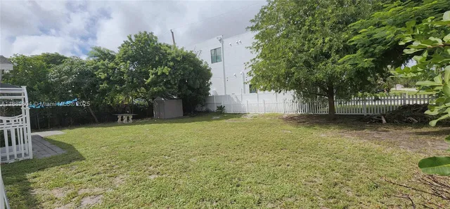 $3,995 | 200 Northwest 9th Street, Boca Raton, FL 33432