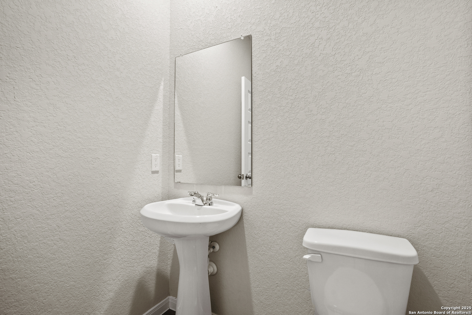 2642 Downsbury Road New Braunfels, TX 78130 - Photo 15 of 33