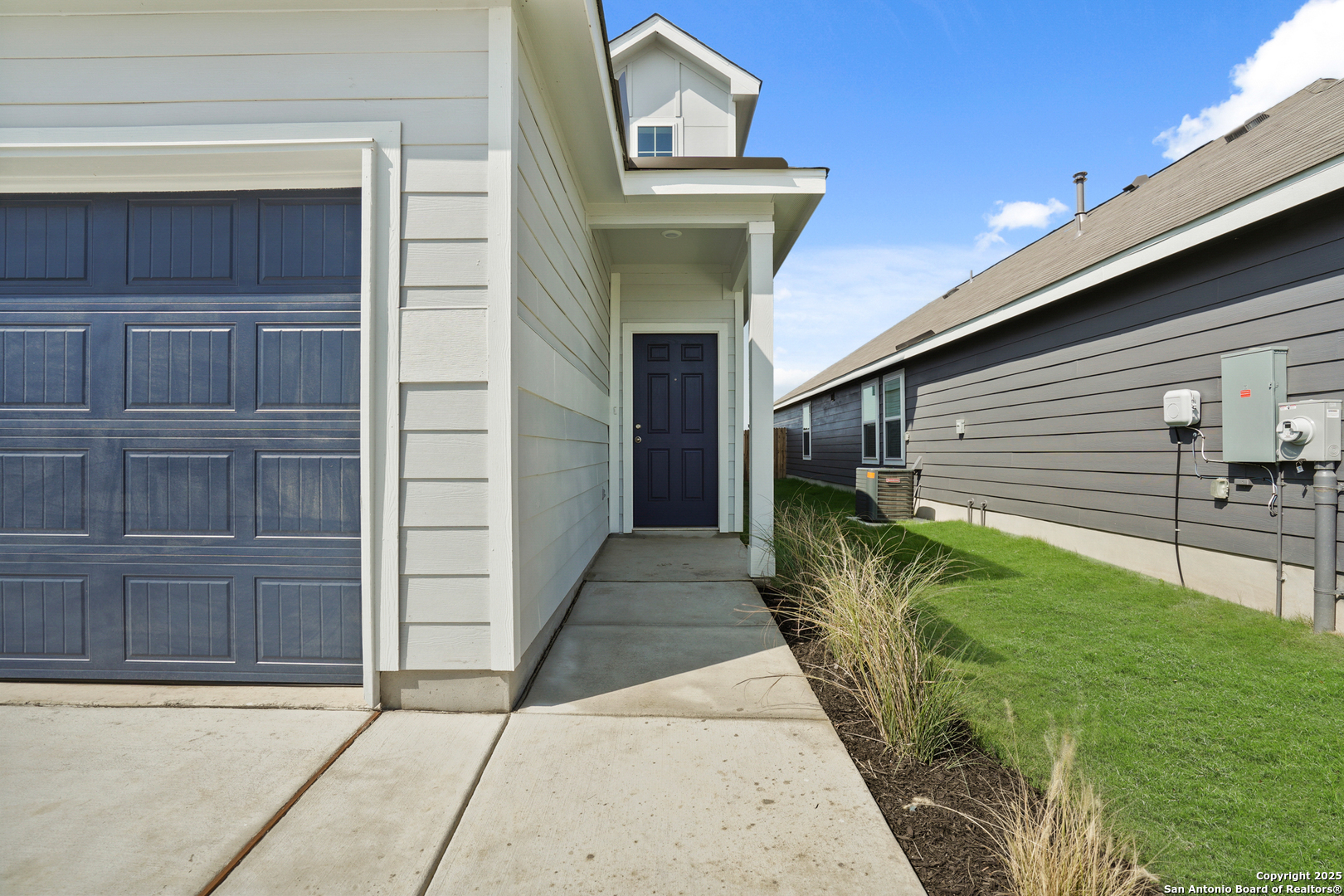 2642 Downsbury Road New Braunfels, TX 78130 - Photo 3 of 33