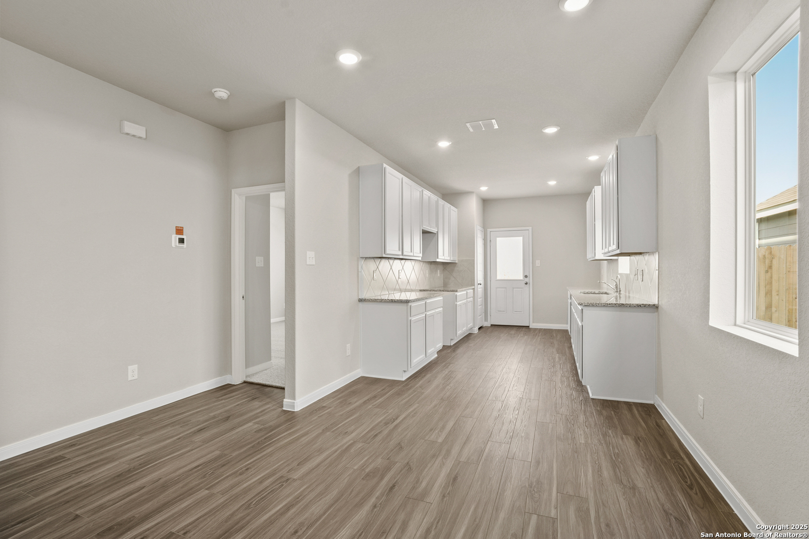 2642 Downsbury Road New Braunfels, TX 78130 - Photo 5 of 33