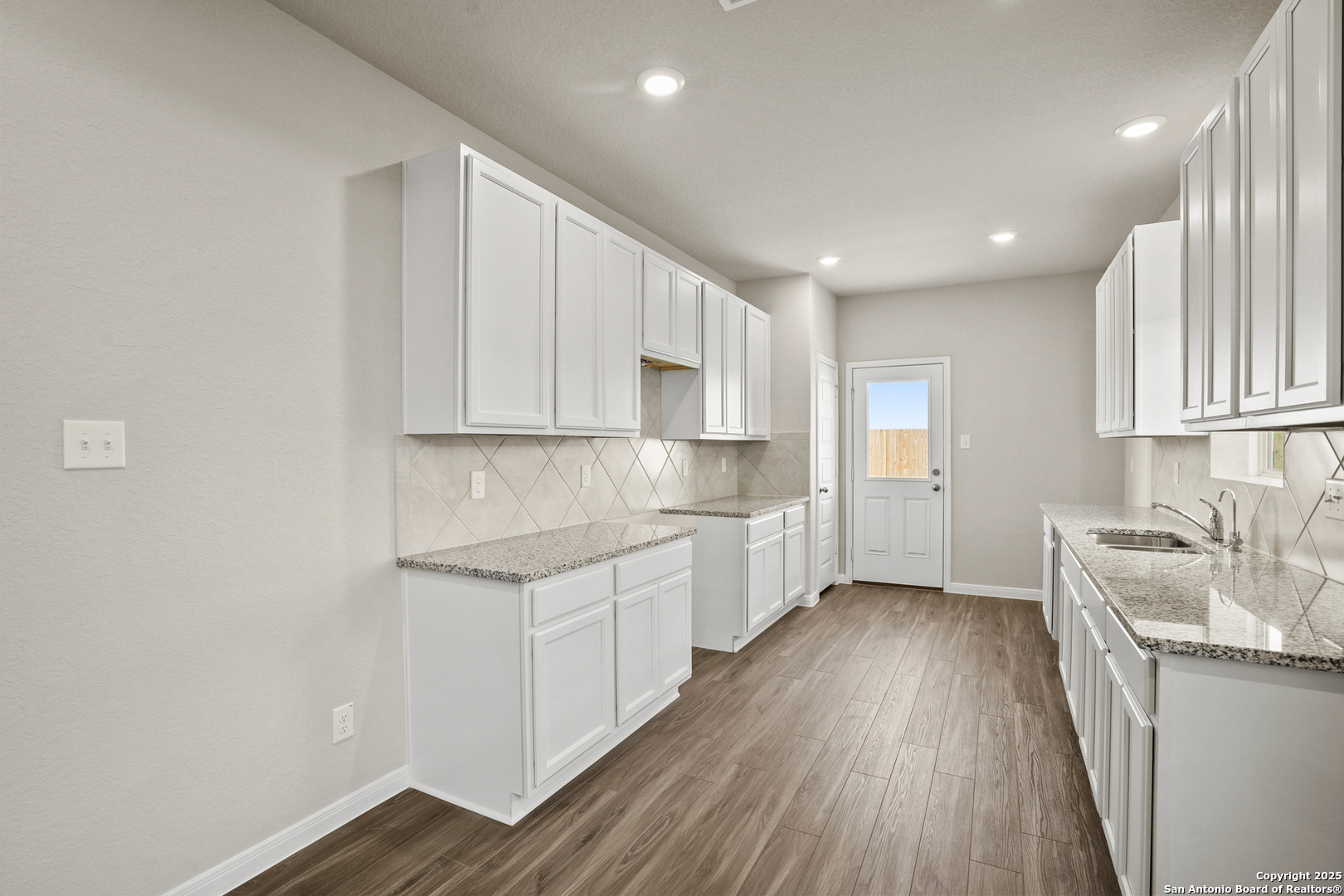 2642 Downsbury Road New Braunfels, TX 78130 - Photo 7 of 33