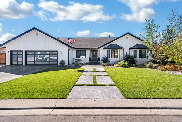 a view of house with a yard