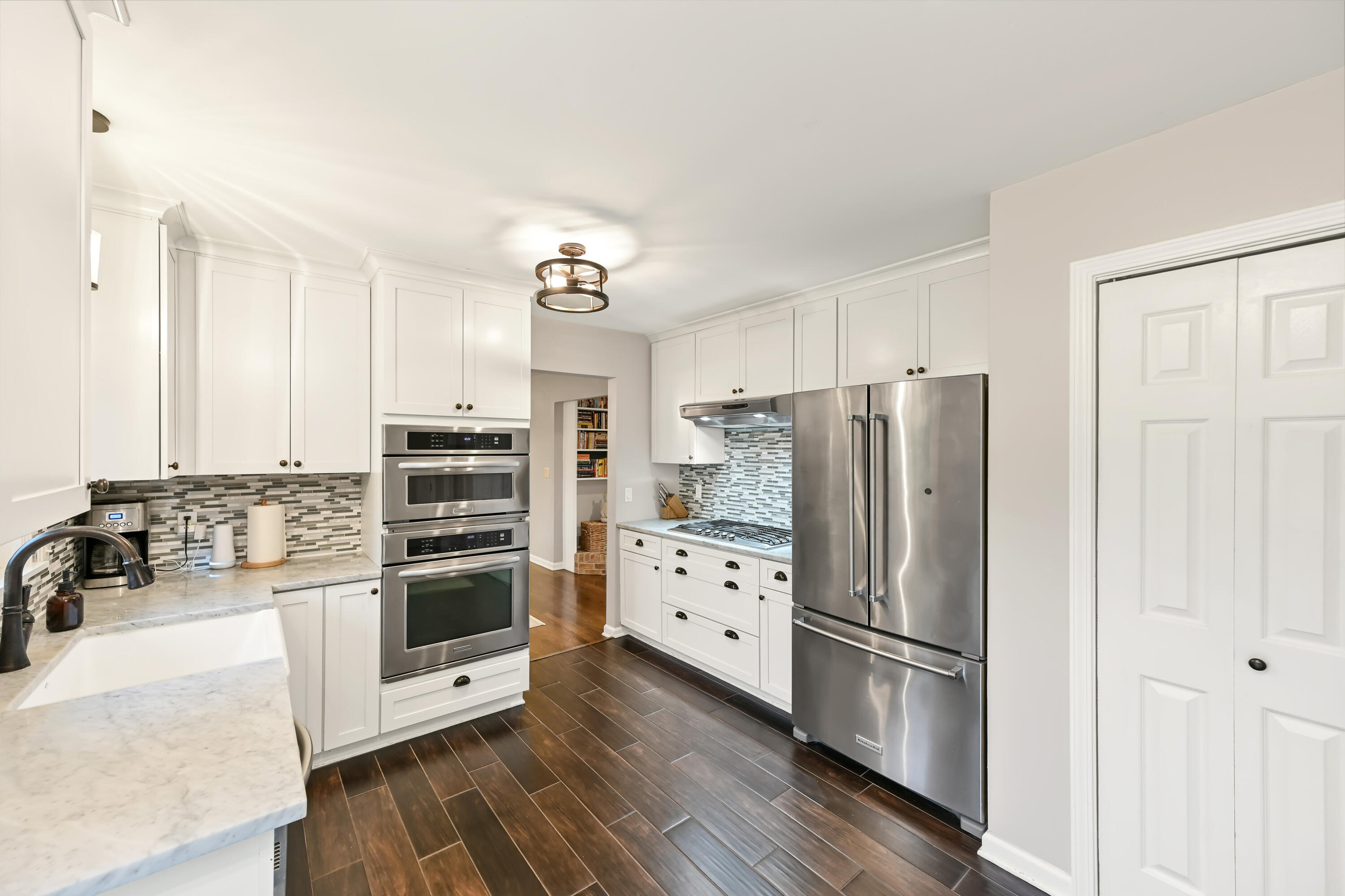 3035 Pilgrim Road Brookfield, WI 53005 - Photo 8 of 51 Stainless Steel & Pantry