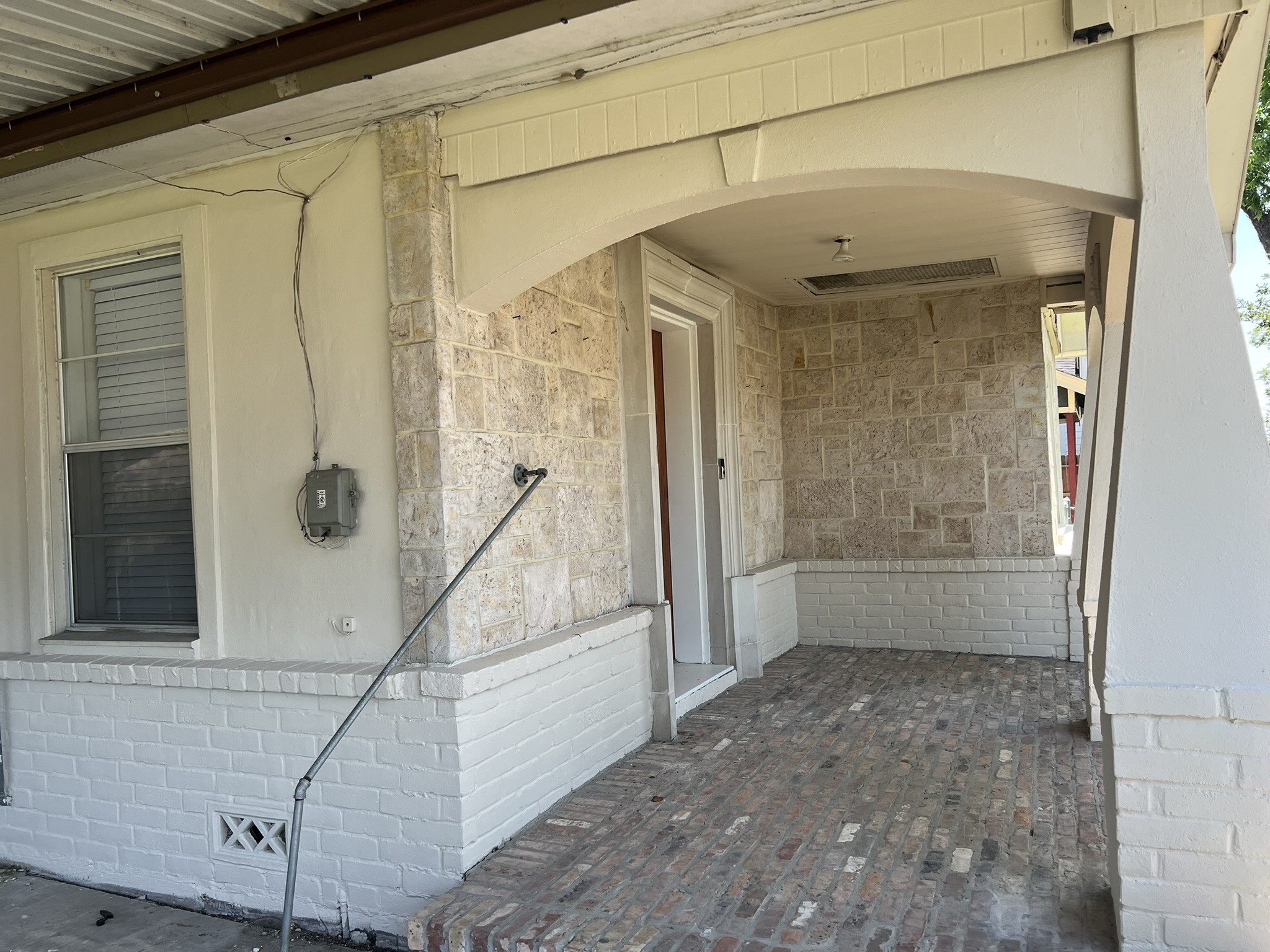 2605 Delafield Street Houston, TX 77023 - Photo 29 of 32 Front porch