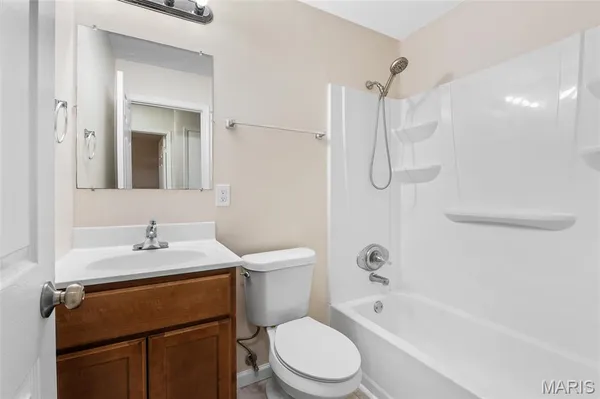 $195,000 | 404 Country Meadow Lane, Belleville, IL 62221