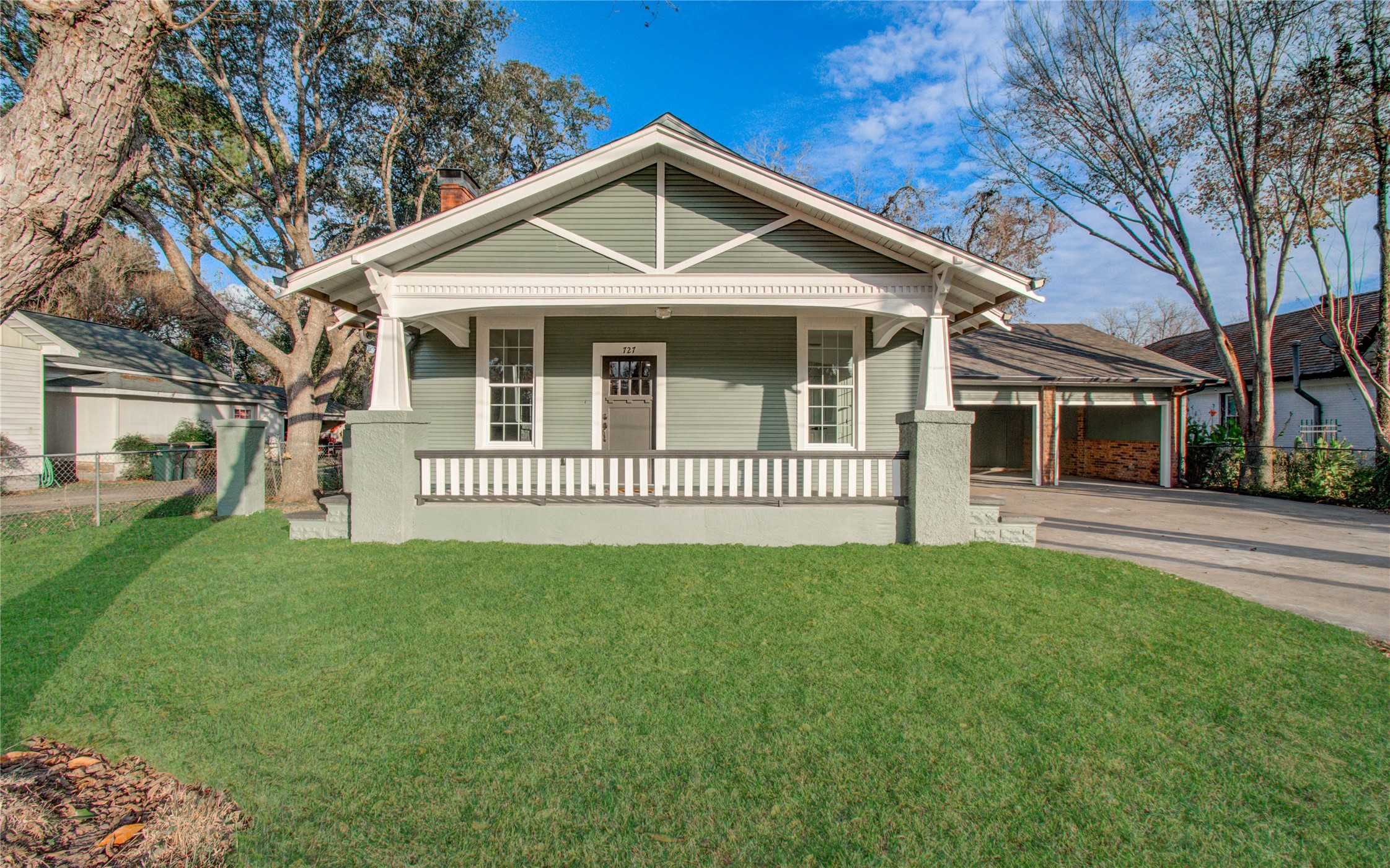 727 Travis Street Columbus, TX 78934 - Photo 1 of 36 a front view of a house with a garden