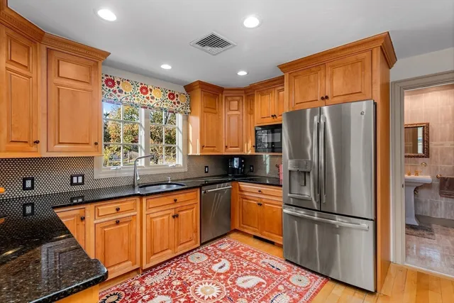 $2,950,000 | 17 Winsor Street, Duxbury, MA 02332