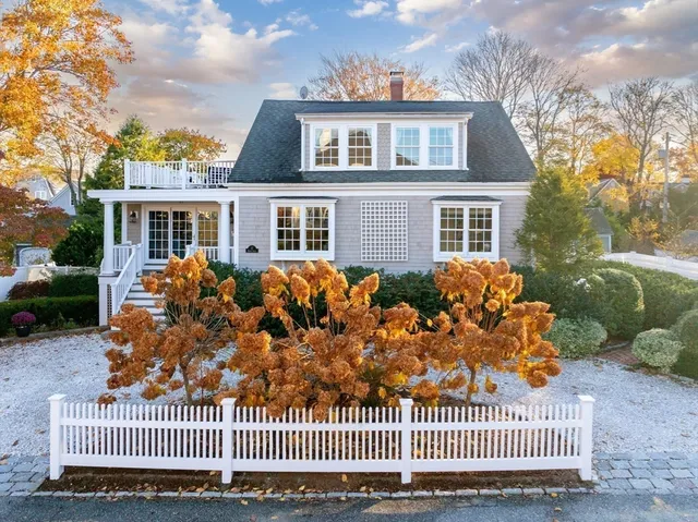 $2,950,000 | 17 Winsor Street, Duxbury, MA 02332