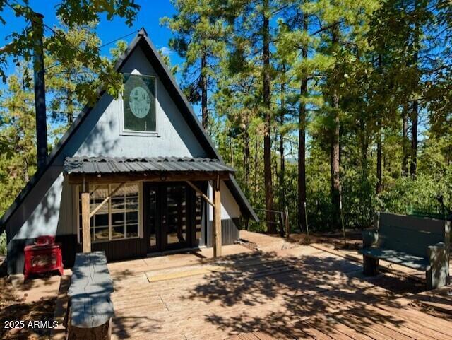 1725 Turkey Mountain Road Happy Jack, AZ 86024 - Photo 32 of 35 a front view of a house with a yard