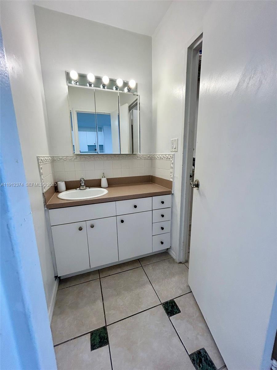 100 Lincoln Road, Unit 1220 Miami Beach, FL 33139 - Photo 6 of 10