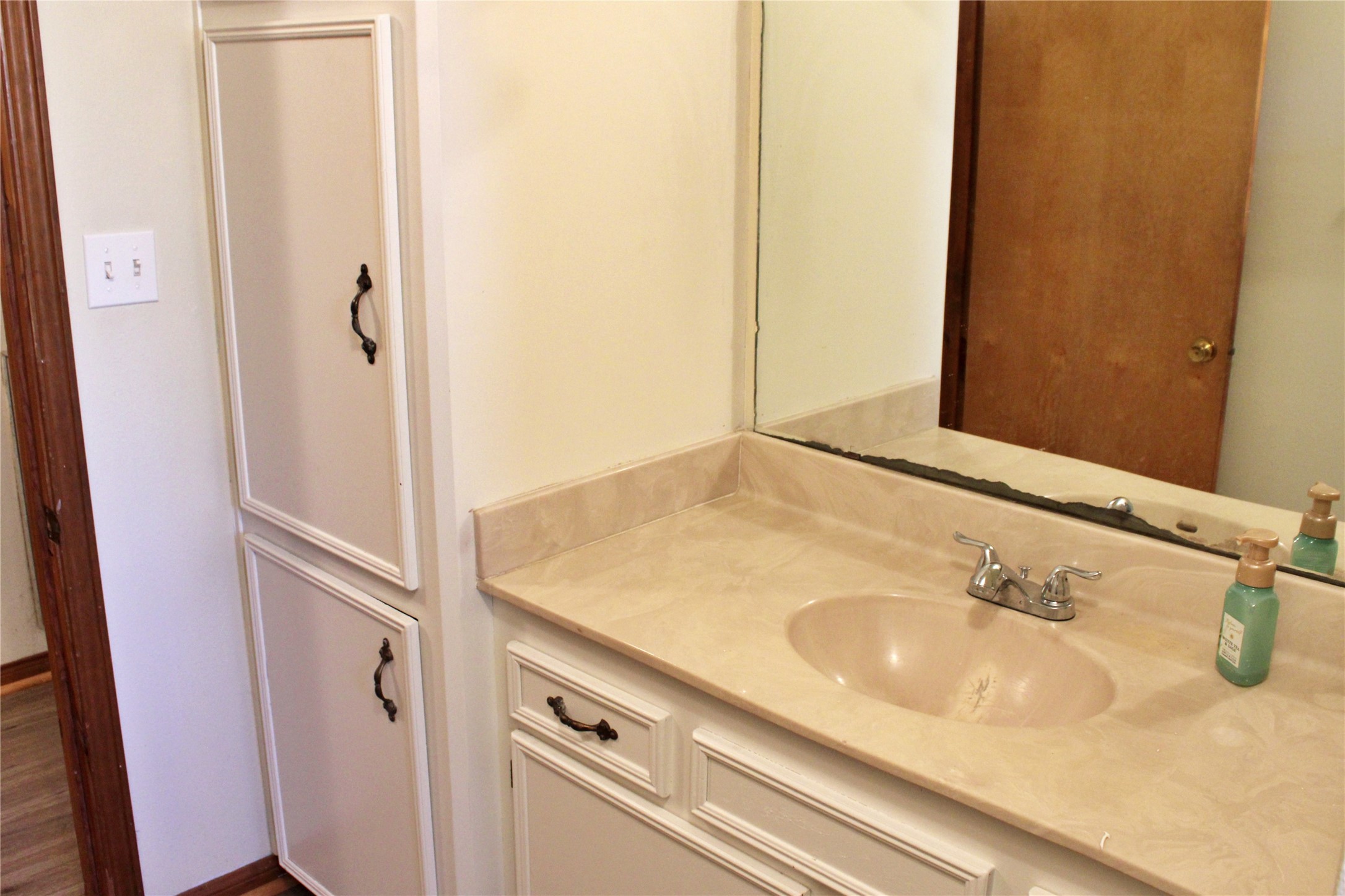 1126 Jackson Street Columbus, TX 78934 - Photo 17 of 40 a bathroom with a sink and a mirror